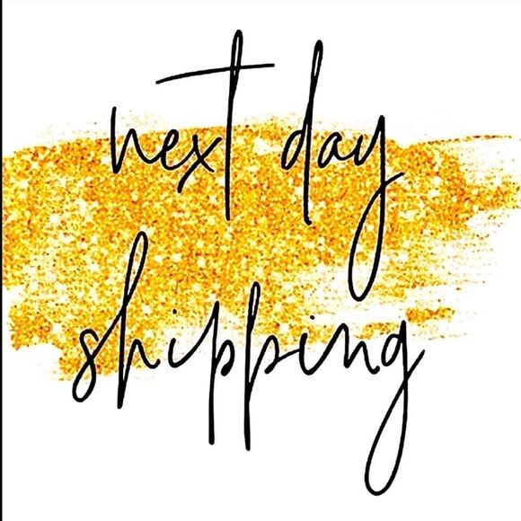 Welcome to my closet! Glad you are here! 💕I'm here to give you cordially… - Picture 3 of 15